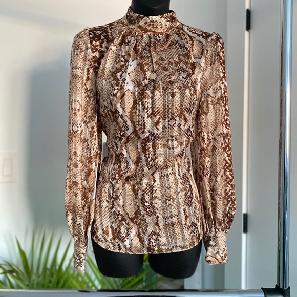 H&M SNAKE SKIN BLOUSE - NWT - SIZE 2 - Picture 4 of 8